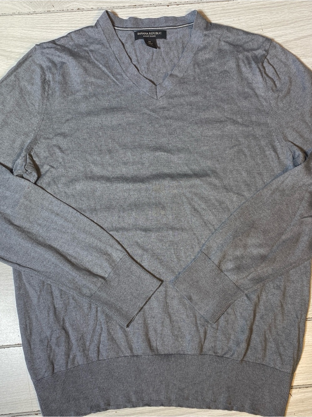 banana republic Luxury Blend Gray V Neck Sweater Men’s  M Silk Cotton Cashmere